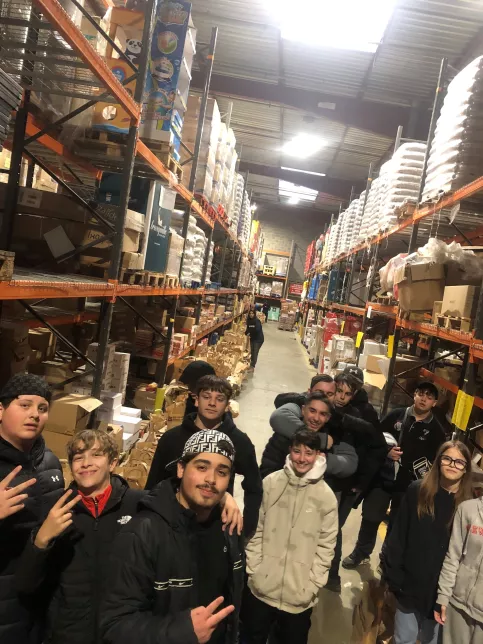 Collecte alimentaire et préparation de panier repas en période d'hiver au Leclerc Echirolles